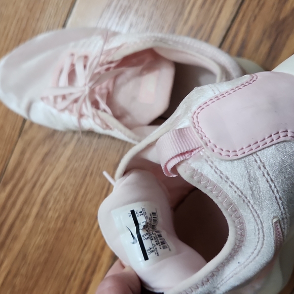 Nike dualtone racer pink velvet woman sneaker size 6y or 7.5 - Picture 4 of 8